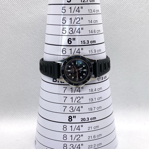 Vintage Lorus Sports Women Watch Silver Tone Black Dial New Battery - Picture 8 of 9